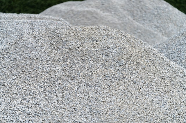 クラッシャーランはどんな砕石？素材によって特徴が違う？種類や用途についても解説！